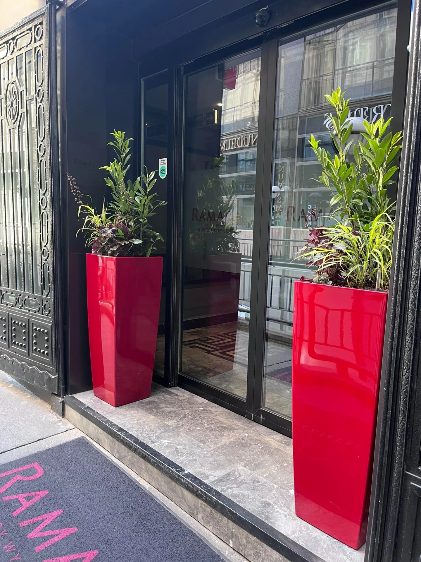 Budapesti hotel bejárat újra álmodása